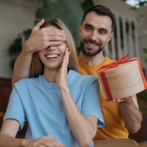 O poder dos presentes criativos_ como surpreender em qualquer ocasião - Wood Emporium